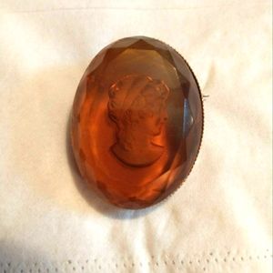 Resin cameo pin